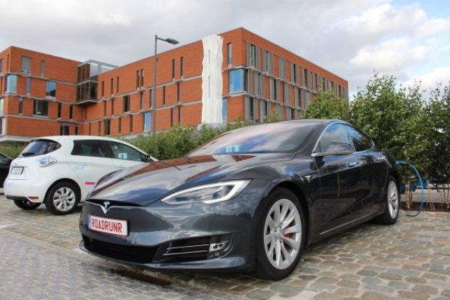Tesla Model S измина 901,2 км с едно зареждане