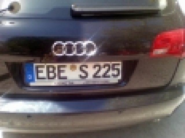 Нова мода при регистрационните табели