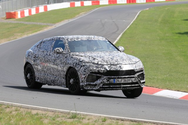 Lamborghini Urus издебнато на Нюрбургринг