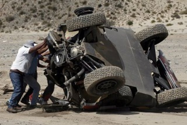 Льоб унищожи мечтата си да спечели Дакар