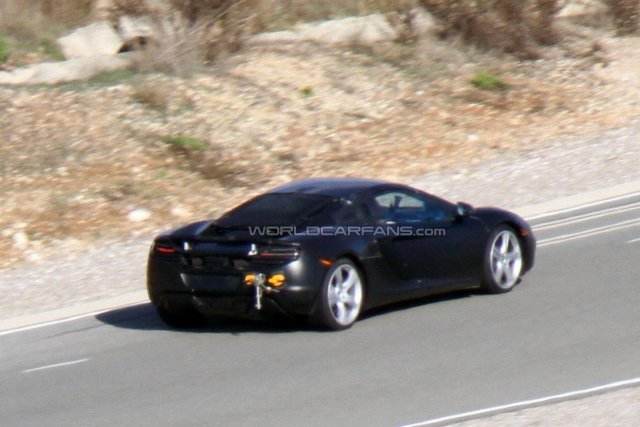 McLaren MP4-12C Spider също не избяга от папараците