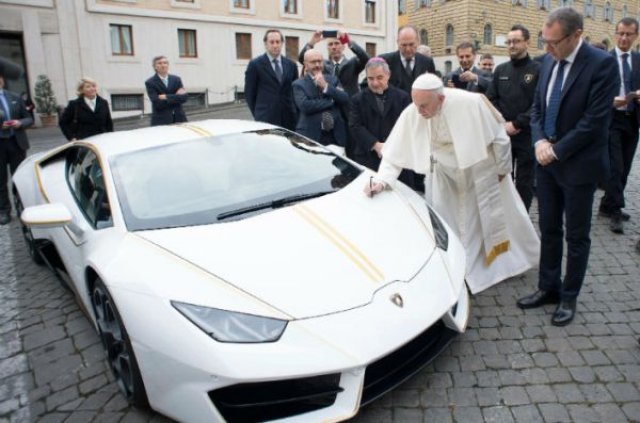 Lamborghini-то на папата бе продадено за 715 00 евро