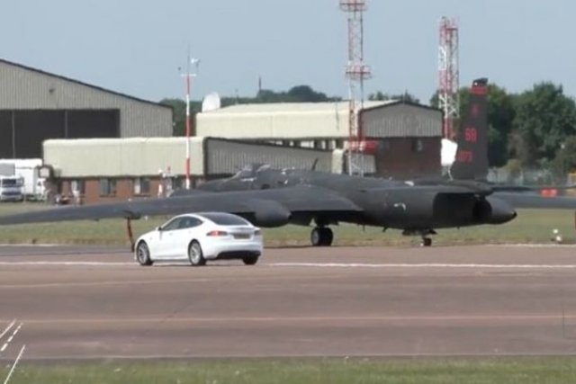 Има ли място за Tesla Model S във военната авиация? (ВИДЕО)