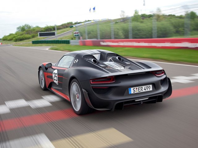 Porsche ще прави нов 4-местен модел