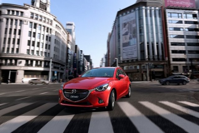 Mazda2 става седан