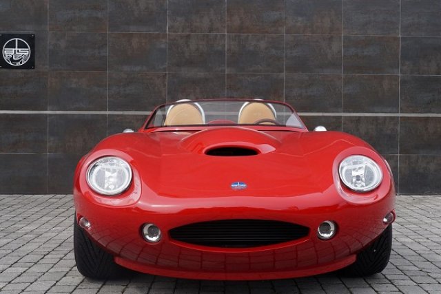 Италианци направиха напълно механична спортна кола