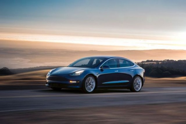 Tesla официално представи серийния Model 3 (ВИДЕО)