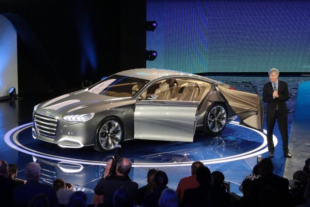 Hyundai Genesis хвърля ръкавица на 6-Series Gran Coupe, А7 Sportback и CLS