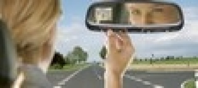 Навигационна система в огледалото за обратно виждане