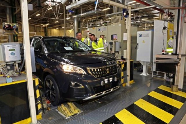 Пожар в Чехия спря производството на Peugeot във Франция