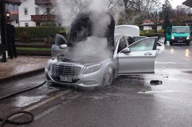 Mercedes изтегля 1 милион коли заради пожари