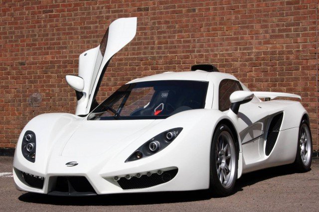 Германо-британска суперкола тръгва в серия