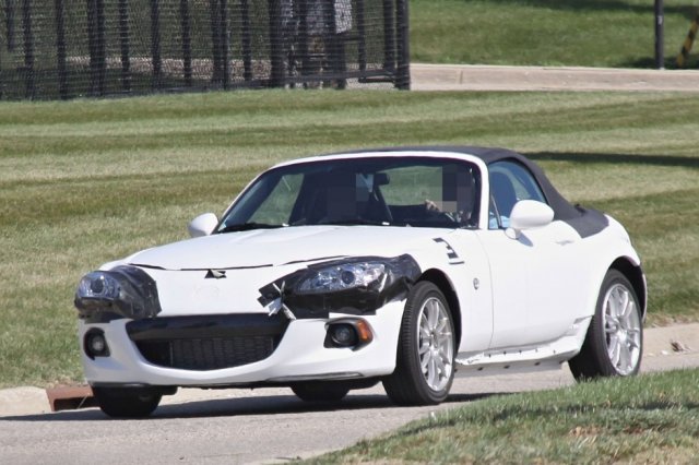 Роудстърът на Mazda и Alfa Romeo излезе на пистата