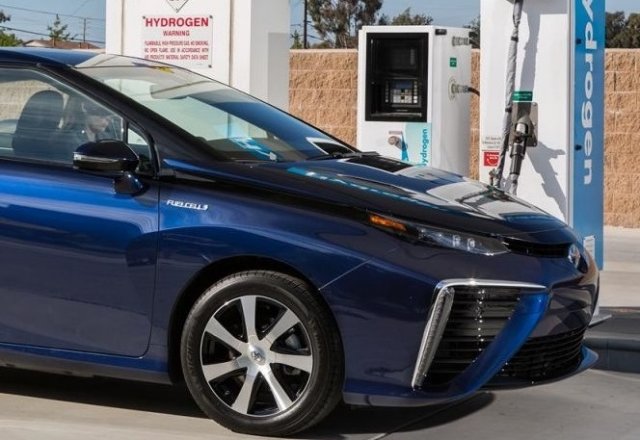 Toyota Mirai може да се превърне в BMW