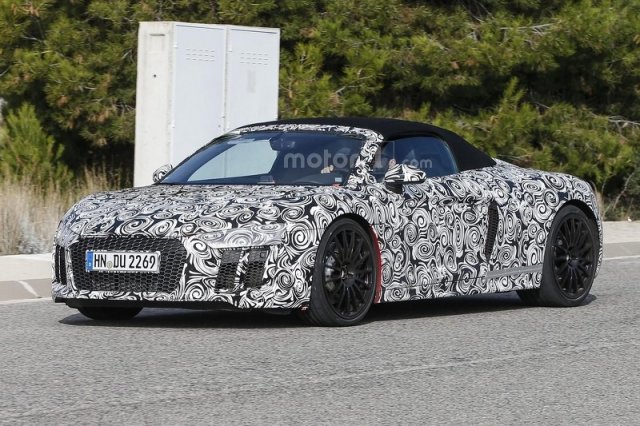 Audi тества откритото R8