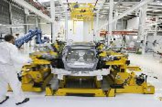 Aston Martin намалява производството на Rapide