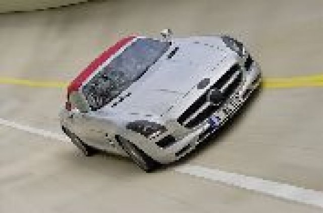 Новият Mercedes SLS AMG Roadster