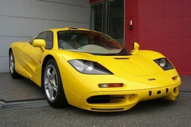 Продават чисто нов McLaren F1