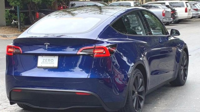 Tesla Model Y се появи на пътя
