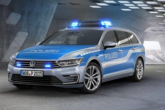 Хибриден Passat получи полицията в Германия