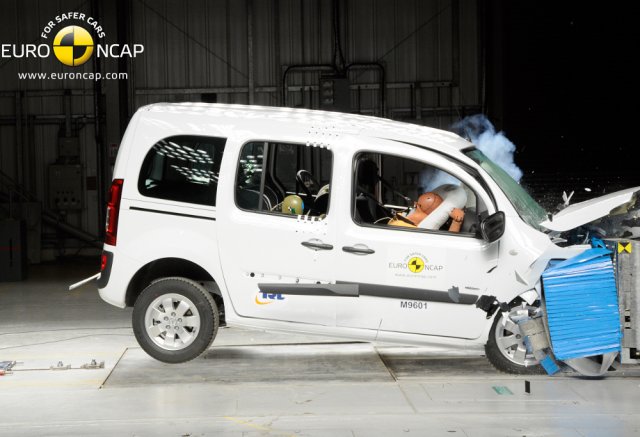 Моделът на Mercedes и Renault взе само 3 звезди на краш-тестовете