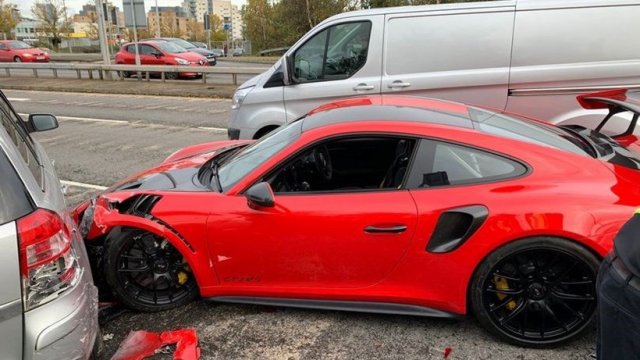 Porsche за 240 000 евро пострада на тест-драйв