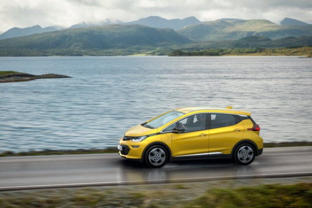 Opel Ampera-e се оказа по-скъп от BMW i3