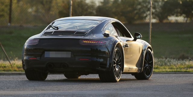 Хибридното Porsche 911 излиза през 2019 г.