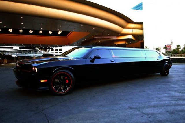Dodge Challenger SRT8 във версия лимузина