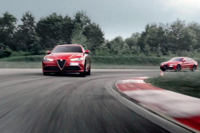 Рецепта за забавление: Кими, Фетел и Alfa Romeo (ВИДЕО)