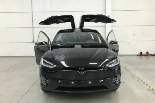 Мексиканци бронираха Tesla Model X