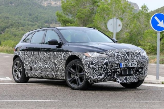 Папараци издебнаха нов малък SUV на Jaguar