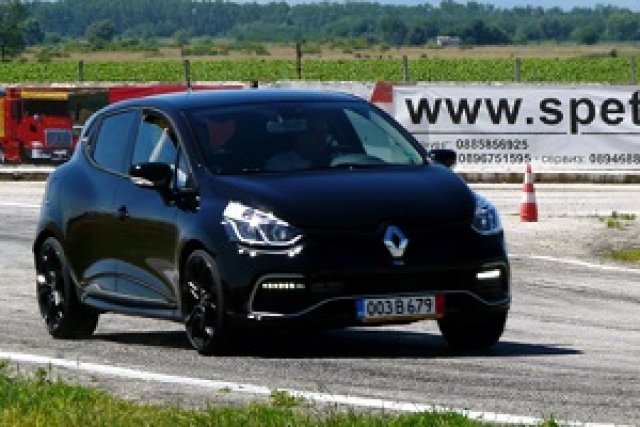 Clio RS дебютира на българска писта
