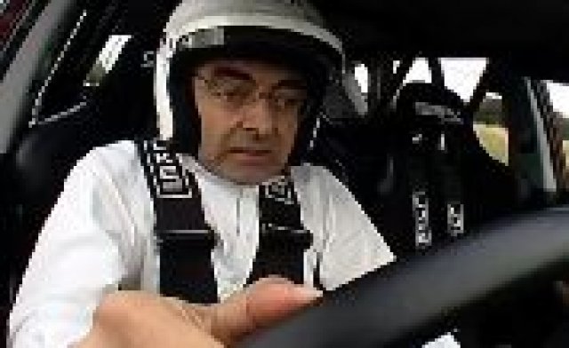 Роуън Аткинсън цеди 9.0-литров V16 двигател BMW