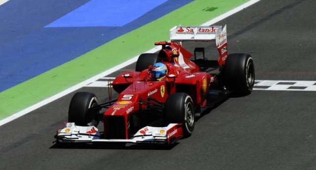 Алонсо покори Валенсия в драматично състезание