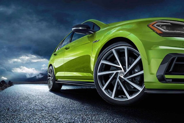 Golf R в цвят на Huracan? Може