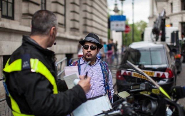 Полицията в Лондон взриви неправилно паркиран автомобил