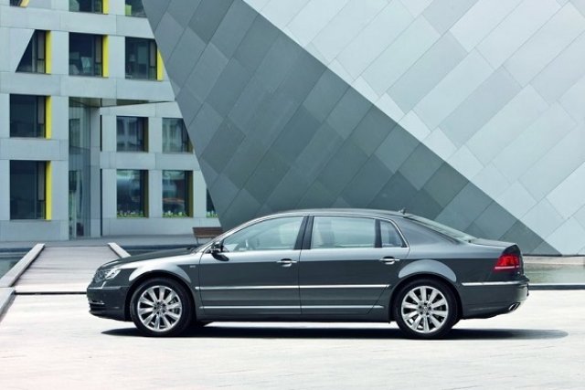 Експерти недоумяват защо Volkswagen ще прави нов Phaeton