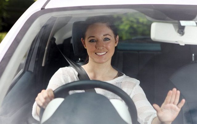 Система с мимики и жестове ще помага на шофьорите