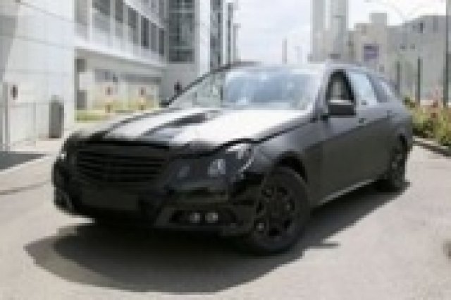 Mercedes-Benz готви новата комби версия на Клас-Е.