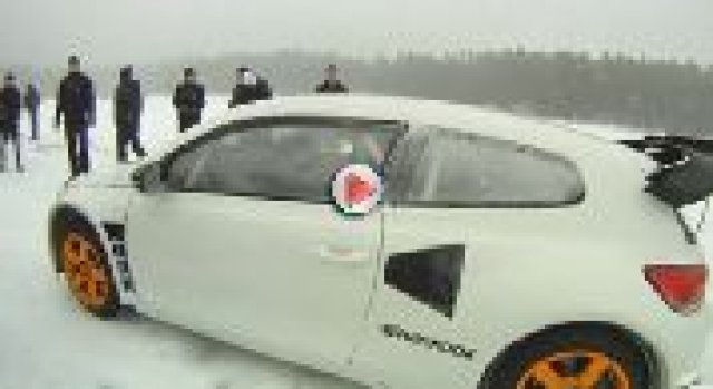 VW Scirocco на снежна писта (видео)