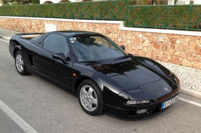 Автомобил на Айртон Сена минава под чука