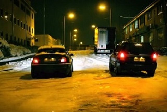 На сняг: BMW M3 срещу Subaru Forester