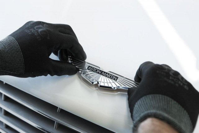 Mercedes купува Aston Martin?