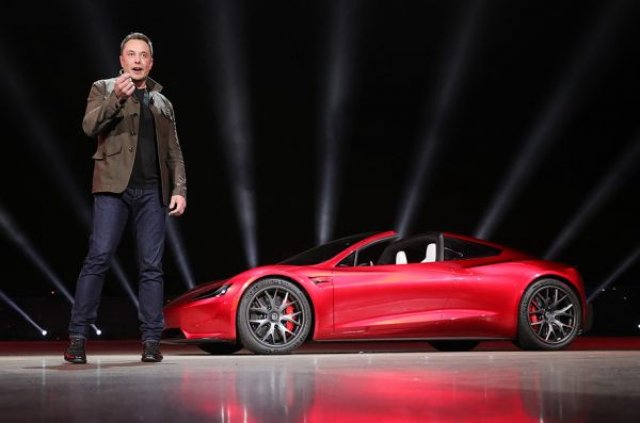 Tesla остави Мъск без заплата