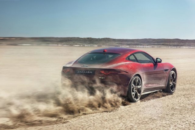 Jaguar F-Type получи AWD