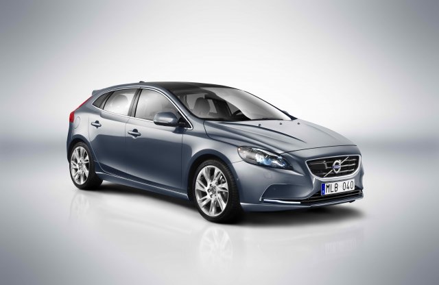 Volvo готви спортист на базата на V40