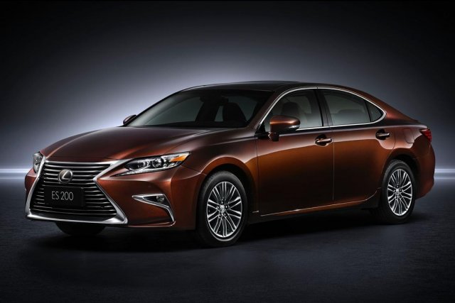 Lexus ES получи нов базов мотор