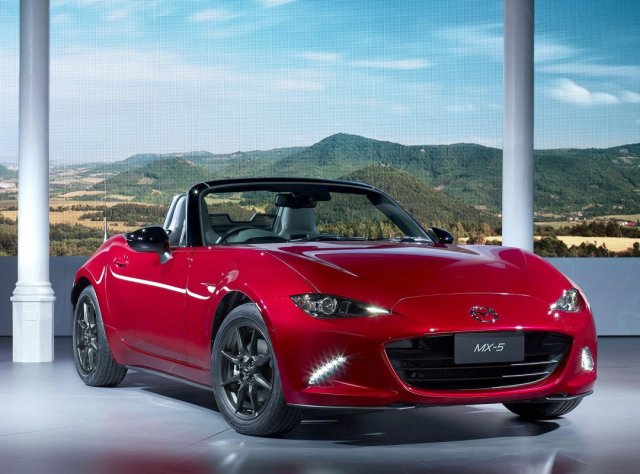 Mazda подготвя по-мощни версии на MX-5
