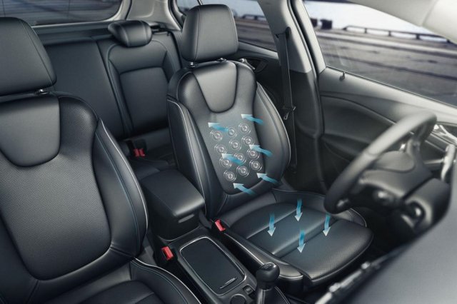Opel Astra пристига с уникални седалки